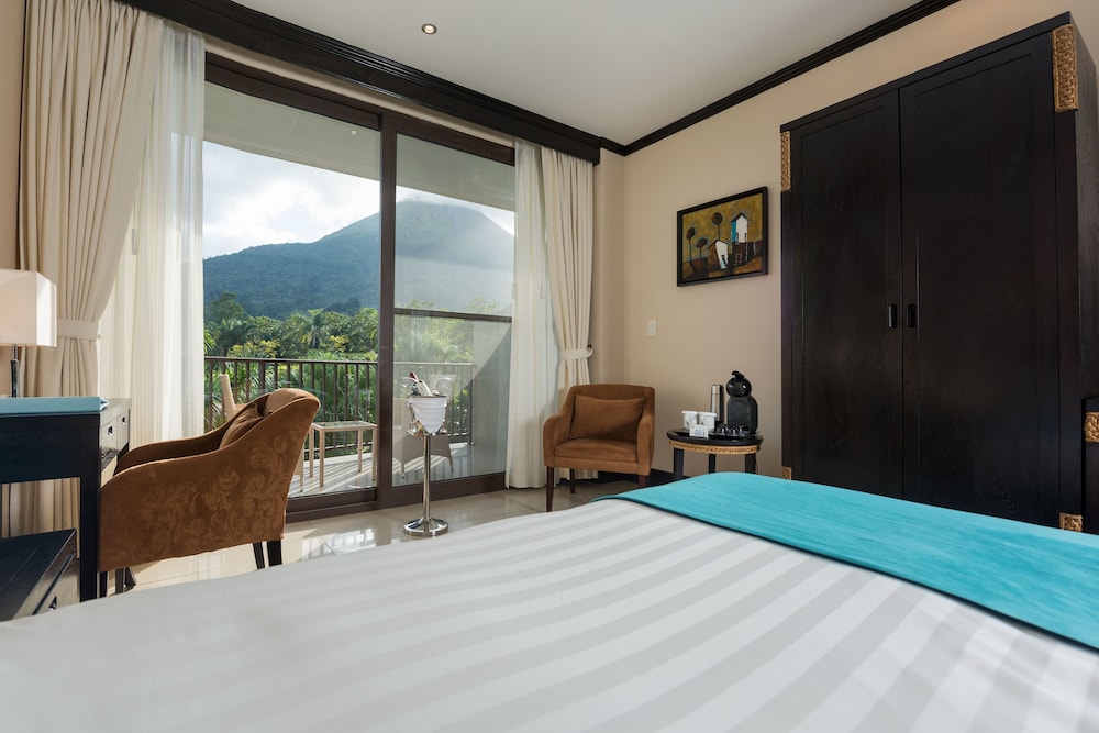 Deluxe Volcano View King - Photo 2