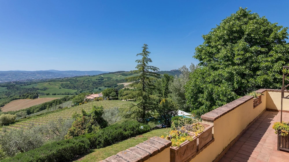 Villa photo 2