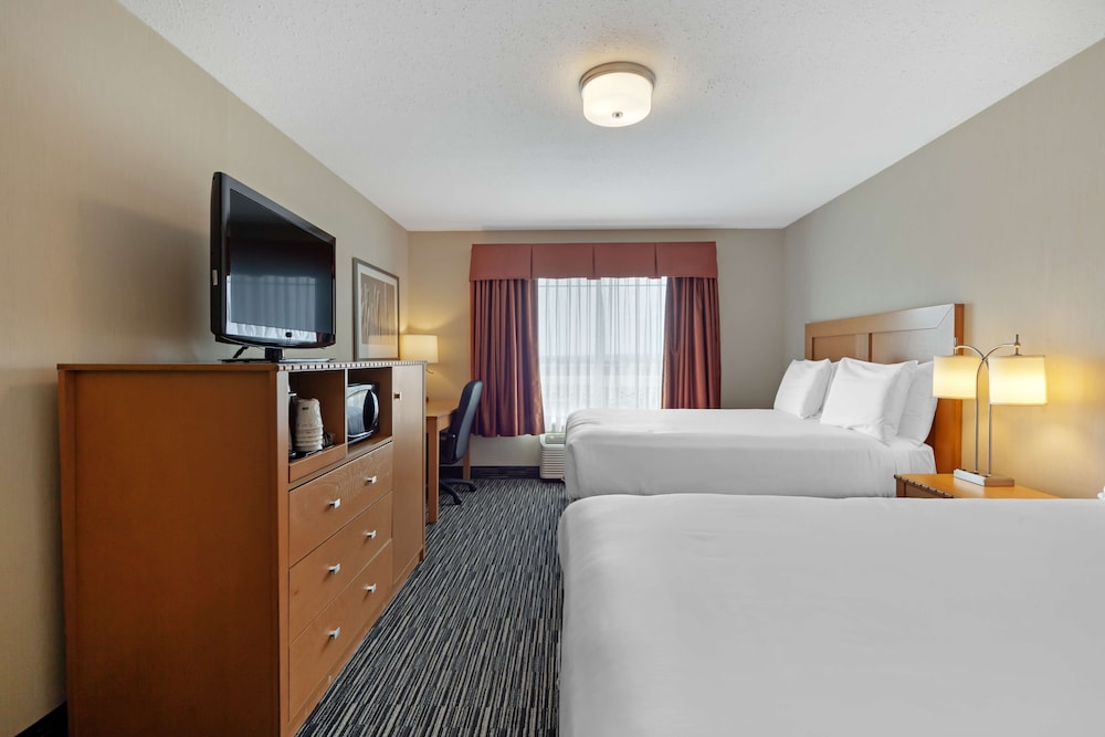 Standard Room, 2 Queen Beds, Non Smoking, Refrigerator - Photo 4