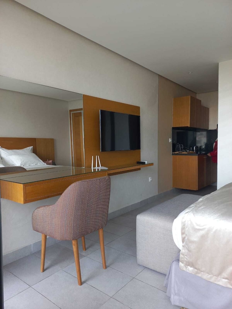 Comfort Studio, 1 Queen Bed, Smoking