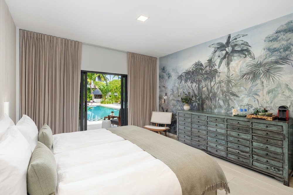 Deluxe Suite, Pool View
