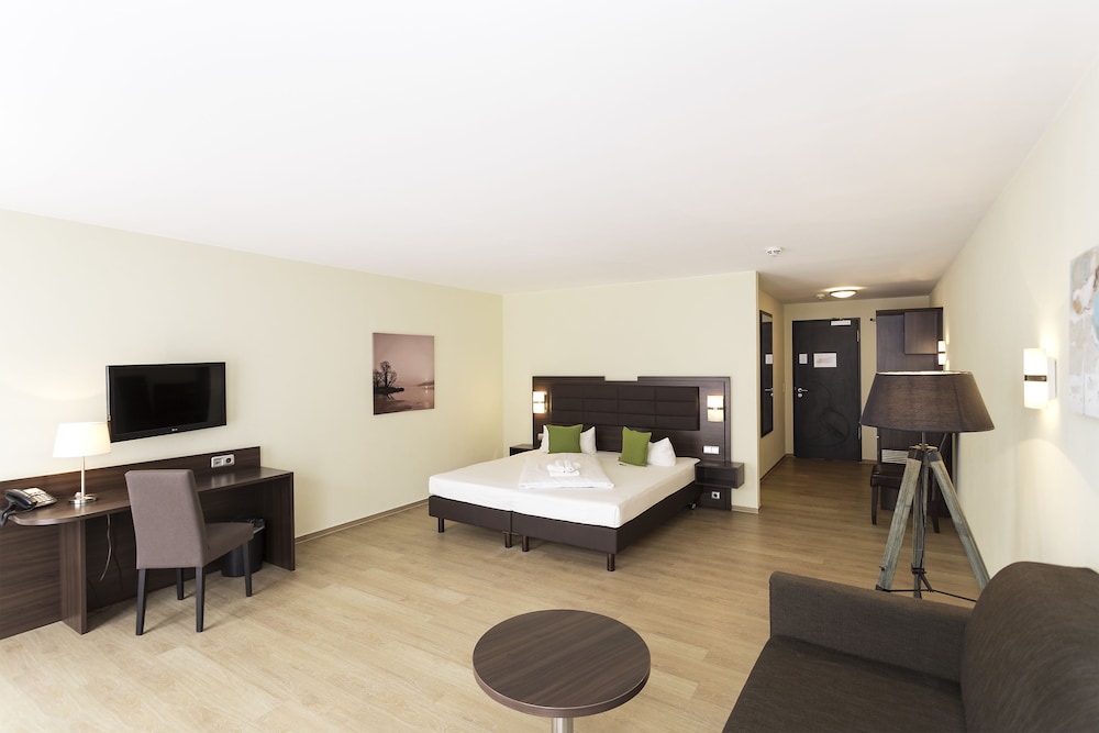 Family Double Room, 1 King Bed with Sofa bed, Non Smoking photo 2