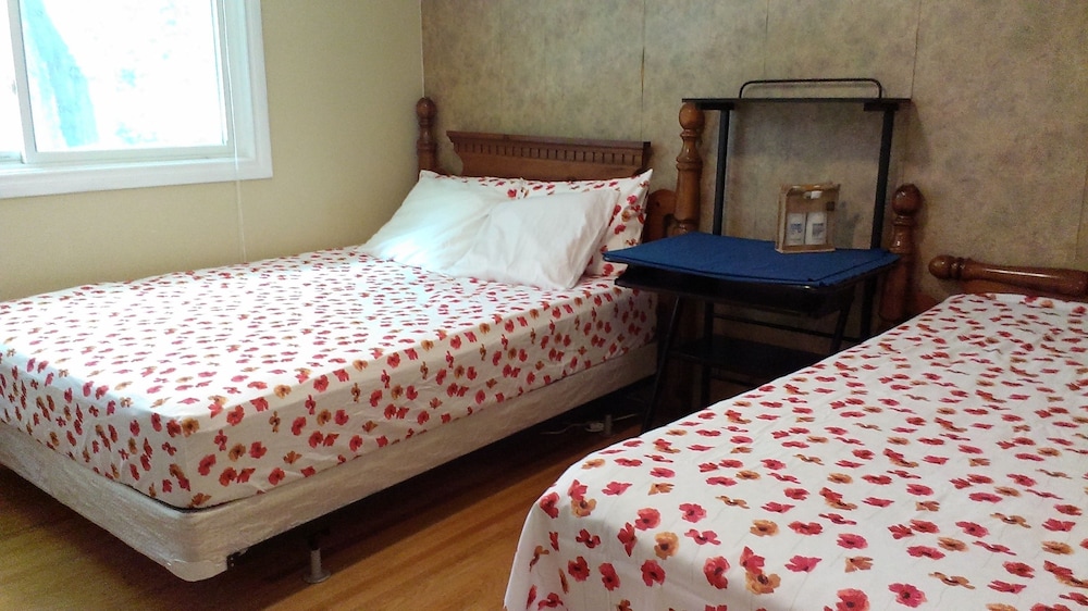 Two Double Room, Shared Bathroom photo 2