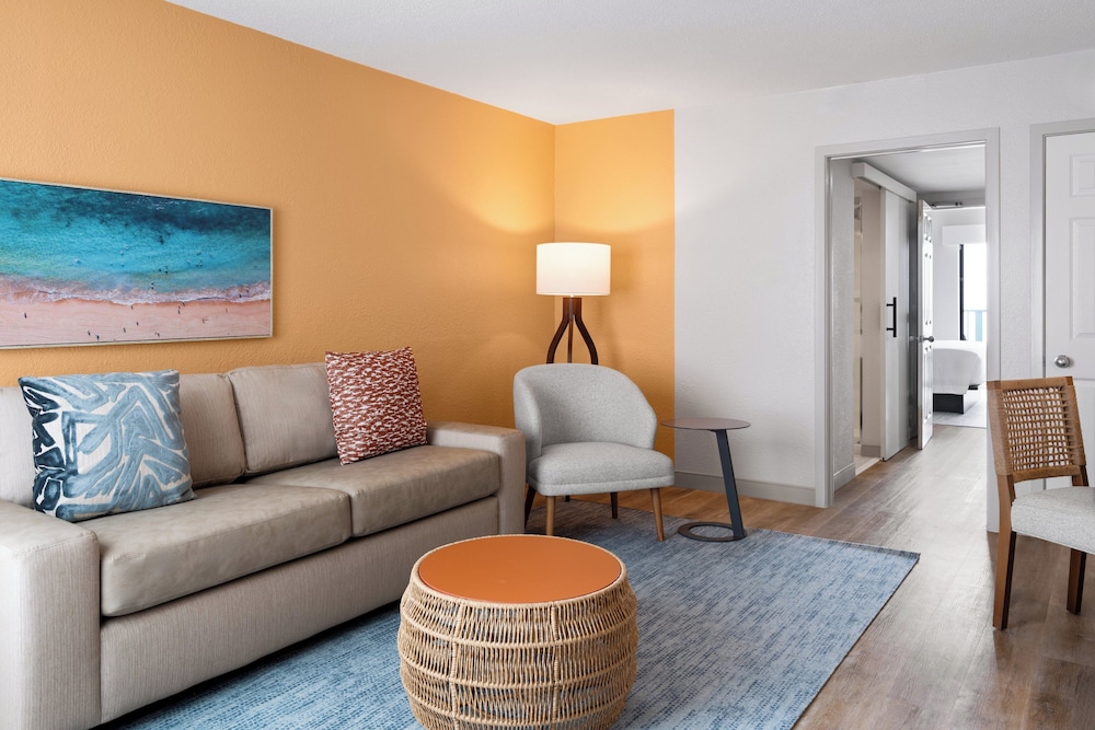 Suite, 1 King Bed, Roll-in Shower, Oceanfront (Mobility) - Photo 4