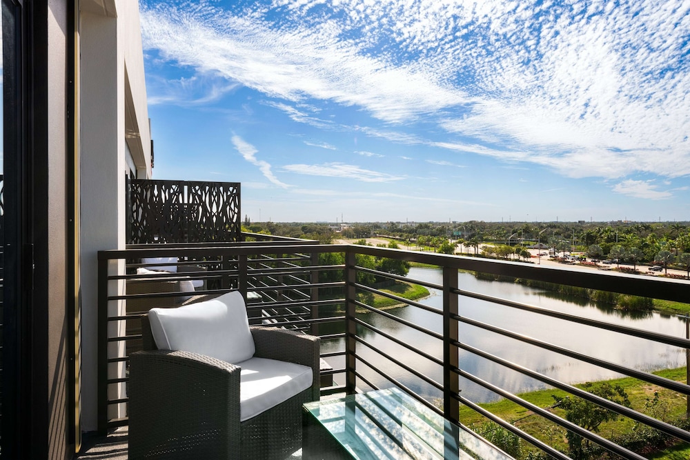 Room, 2 Double Beds, Non Smoking, Balcony - Photo 8