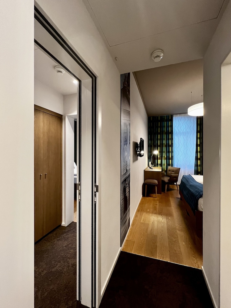 Quadruple / Family Room photo 2