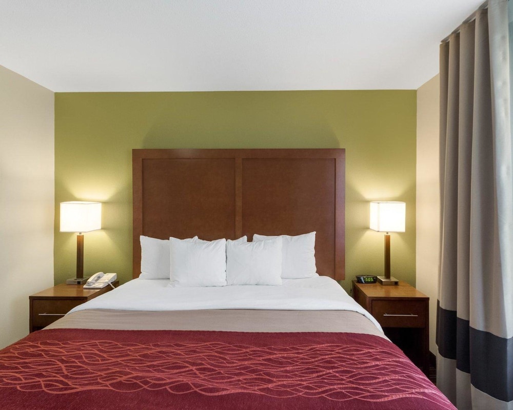 Suite, 1 King Bed, Non Smoking - Photo 2