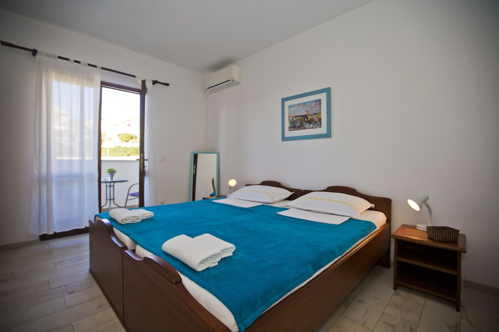Basic Twin Room, Balcony photo 1
