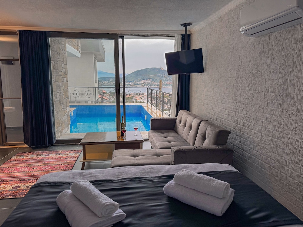 Superior Room, Pool View, Poolside photo 3