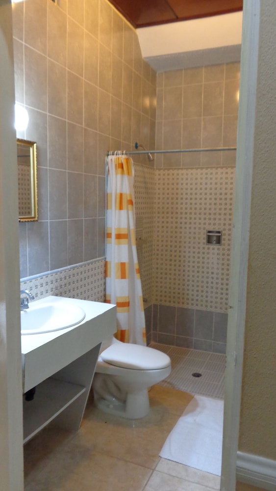 Economy Double Room Single Use, 1 King Bed, Smoking photo 2