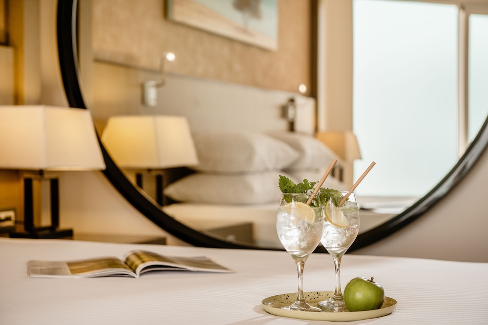 Club Double or Twin Room, Sea View, Executive Level photo 3