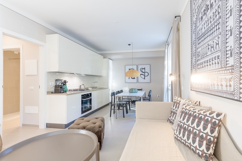 Family Apartment, 2 Bedrooms, 2 Bathrooms, Lakeside (Porto Letizia Viola 2)