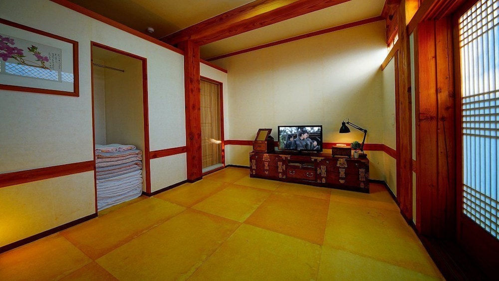 Double Room, Japanese Futon, Non Smoking, Private Bathroom (1f, Ondol- A Type) photo 1