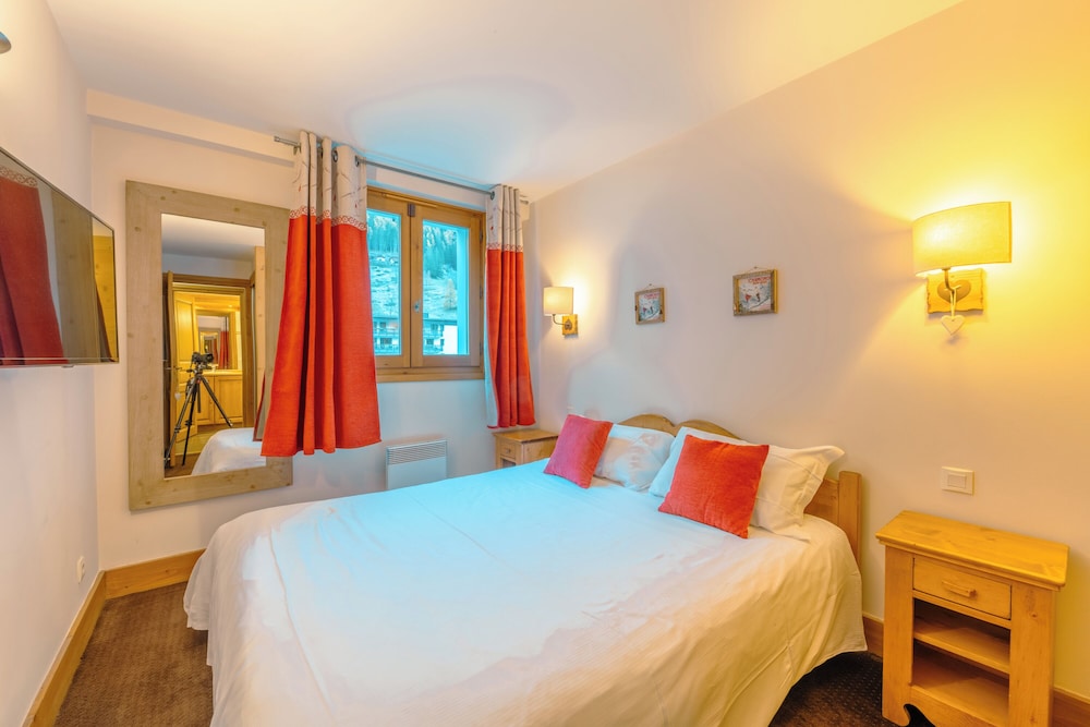 Family Apartment, Multiple Bedrooms (Vallorcine Loriaz 14 ski in / ski out)