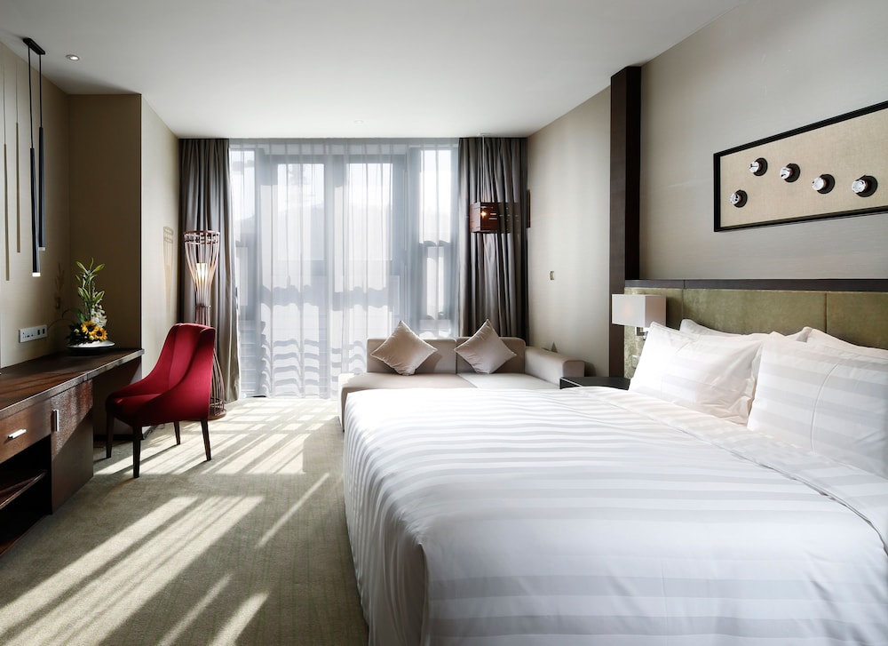 Deluxe King Room photo 2