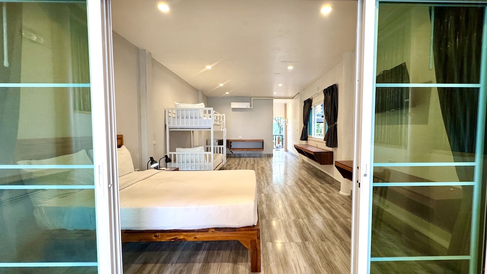 Beachfront Family Pool Villa photo 2