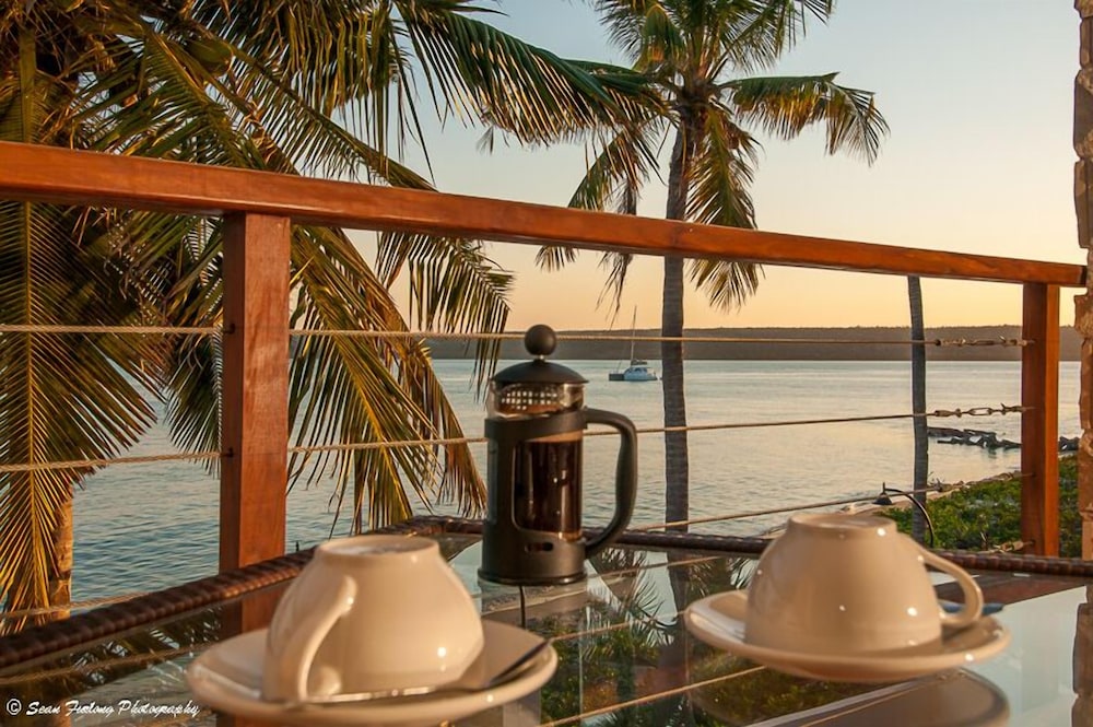 Deluxe Room, 1 King Bed, Sea View photo 2