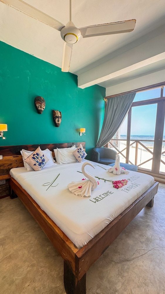Classic Room, Partial Ocean View