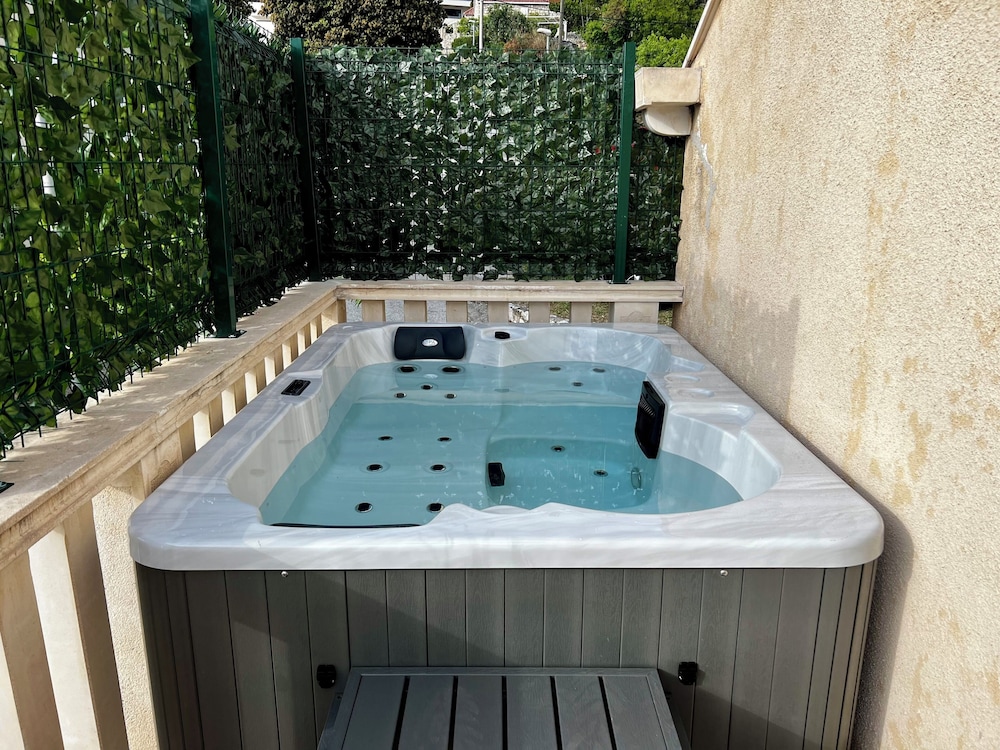Apartment, Hot Tub, Sea View photo 2