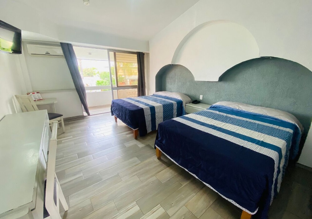 Basic Double Room, 2 Double Beds photo 2