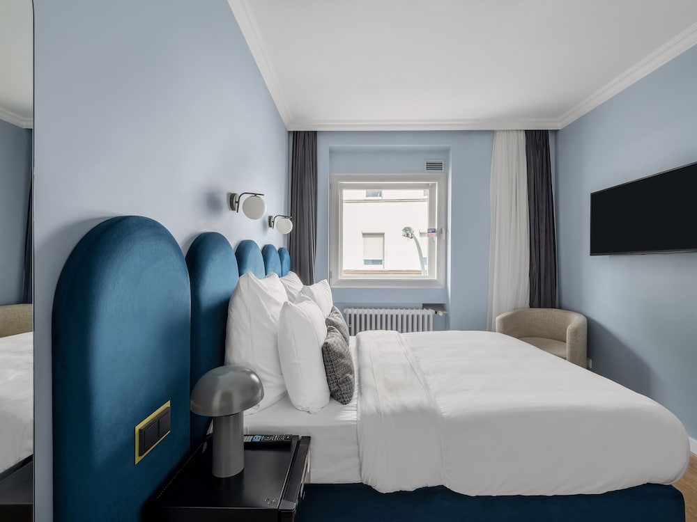 Standard Room - Photo 8