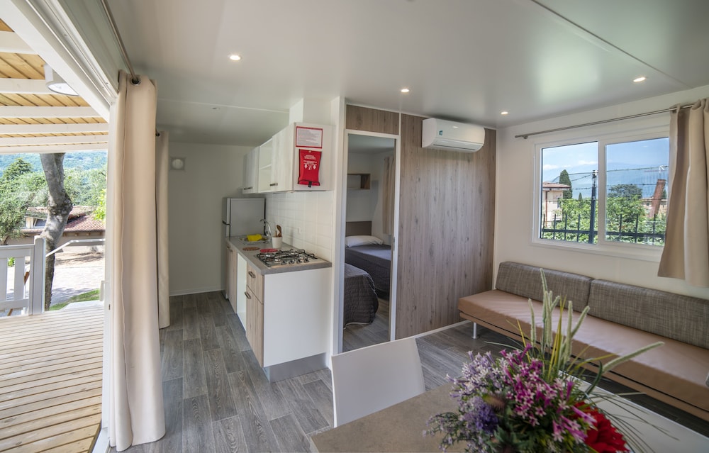 Standard Mobile Home photo 1