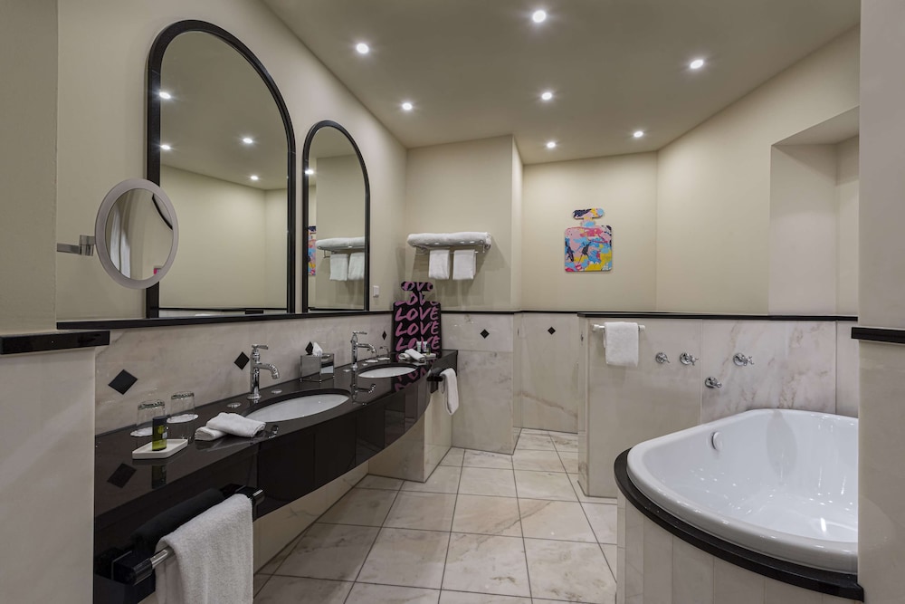 Suite, 1 King Bed (Art Duplex) - Photo 9