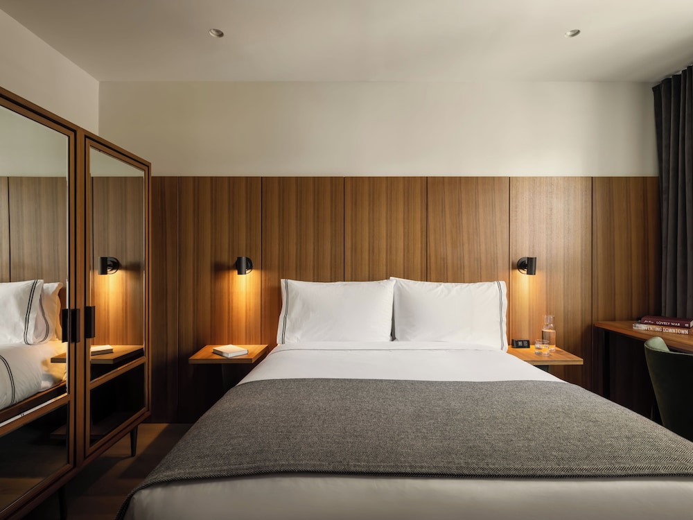 Room, 1 Queen Bed (Interior)