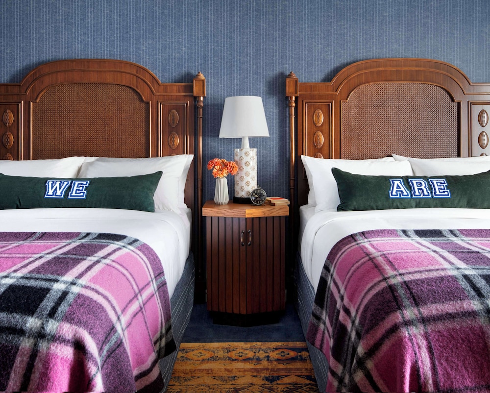 Room, 2 Queen Beds - Photo 1