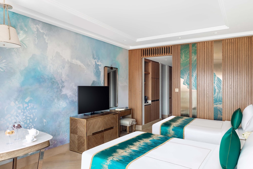 Luxury Sea View Room Twin Bed with Sofa Bed