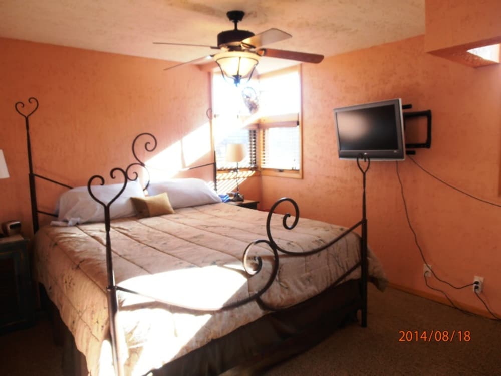 Condo, 2 Bedrooms, 2 Bathrooms photo 1