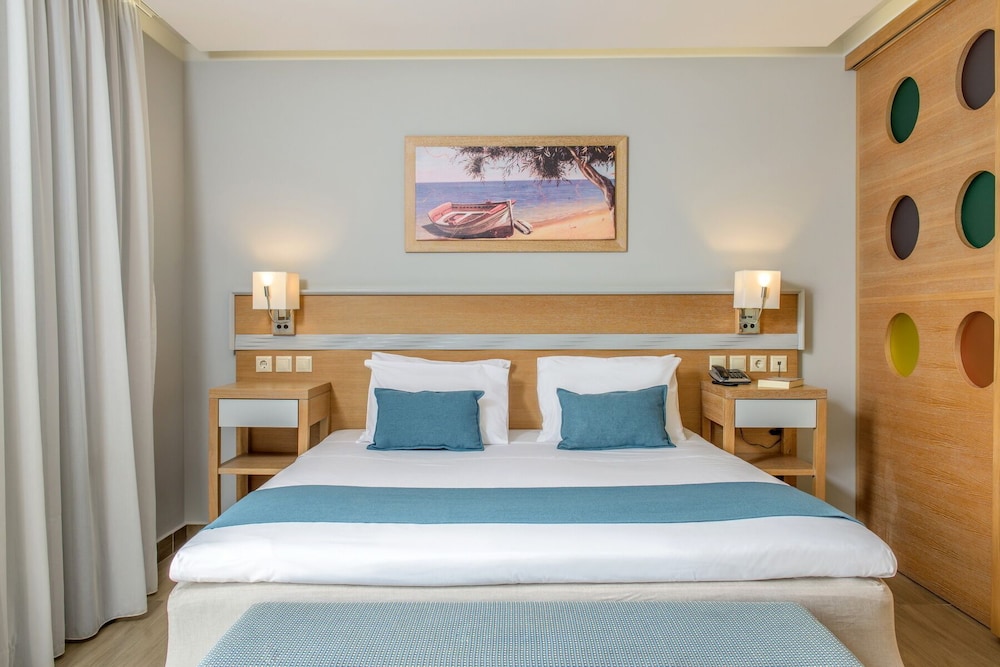 Superior Room, 2 Bedrooms, Garden View photo 2