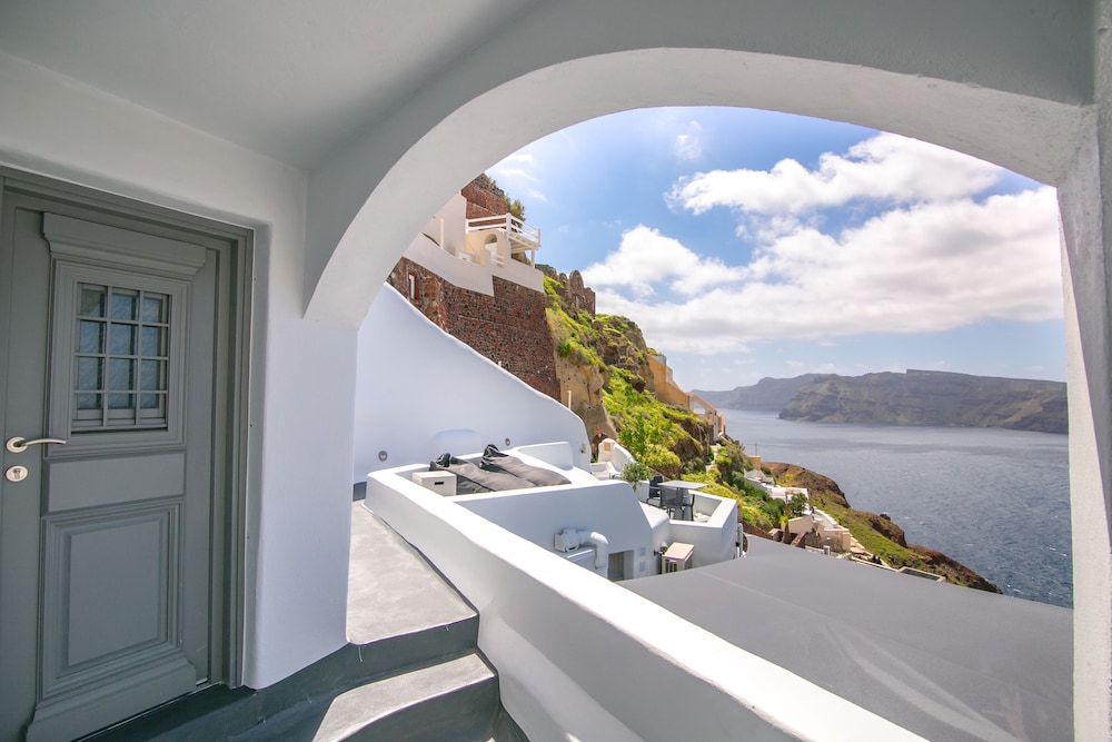 Deluxe Suite (Sunset View) - Photo 2