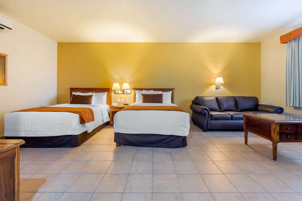Suite, 2 Double Beds, Non Smoking - Photo 14
