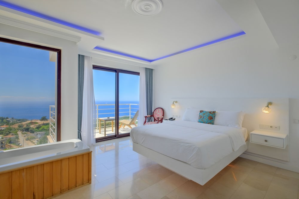 Deluxe Double with Bathtub - Photo 15
