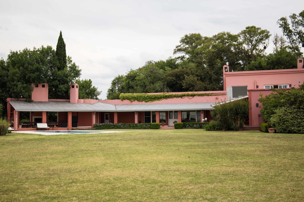 Comfort House, 4 Bedrooms, Garden View, Poolside photo 3
