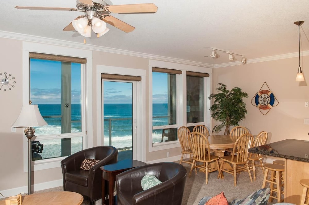 Condo, 2 Bedrooms, Ocean View, Beachfront photo 2