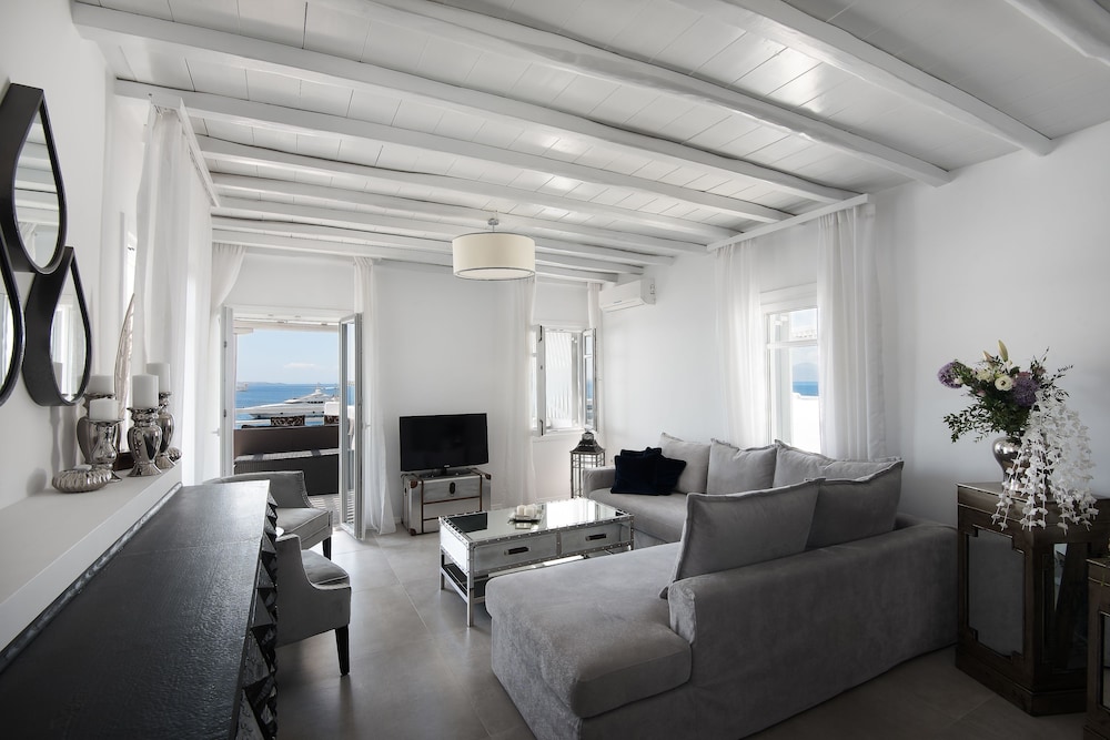 Deluxe Suite, 1 Bedroom, Sea View (Outdoor Hot Tub) photo 1