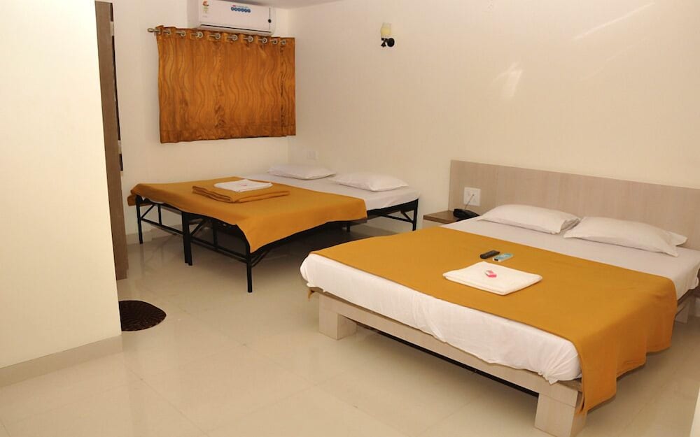 Basic Quadruple Room, 2 Double Beds, City View photo 2