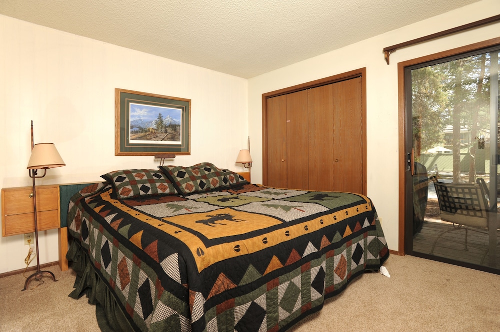 Condo, 2 Bedrooms (1 Bath) photo 2