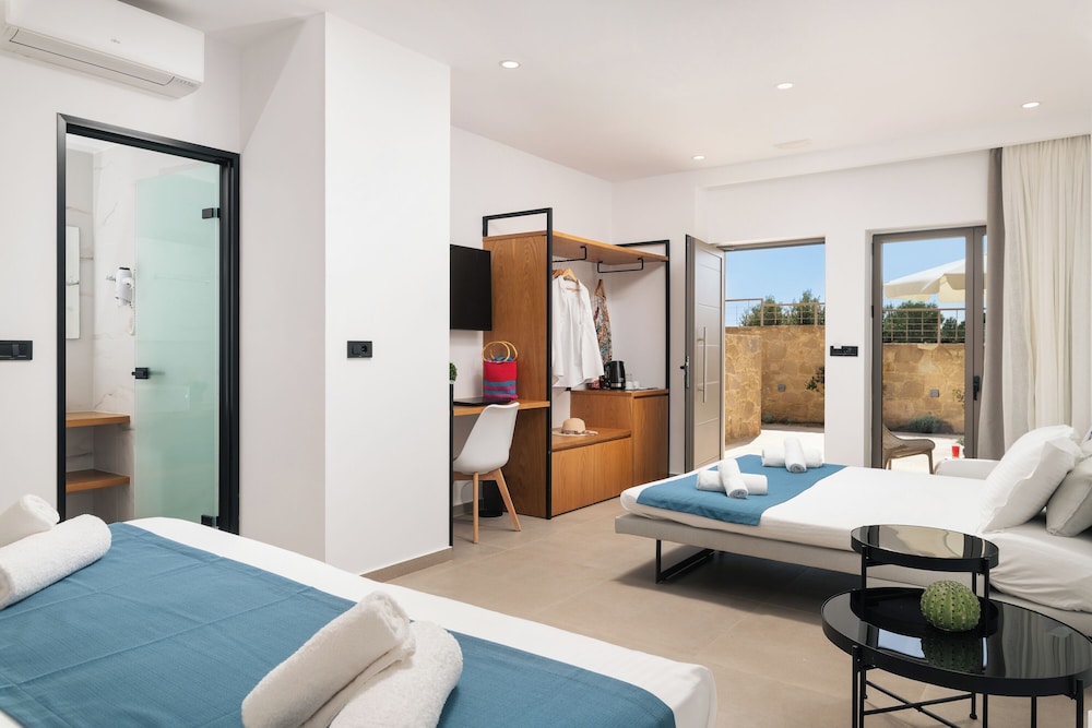 Standard Quadruple Room, Street View photo 1