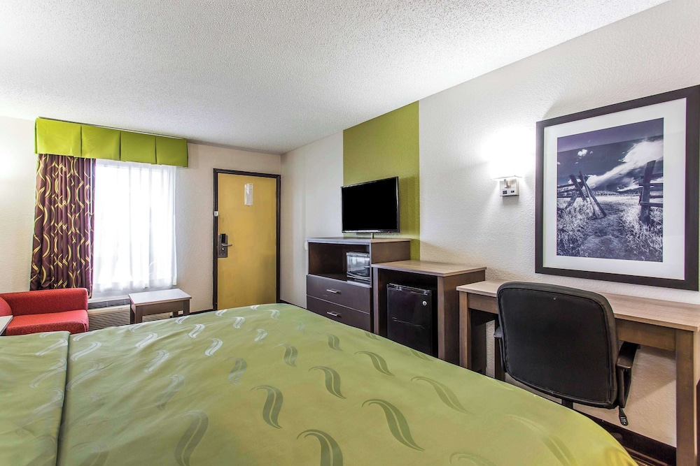 Room, 1 Queen Bed with Sofa bed, Accessible, Non Smoking photo 3