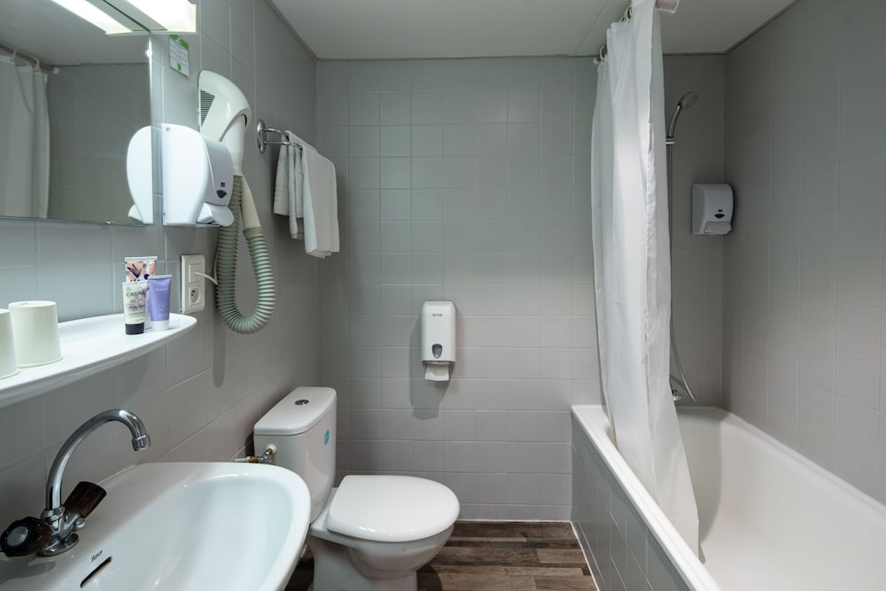 Standard Triple Room photo 2