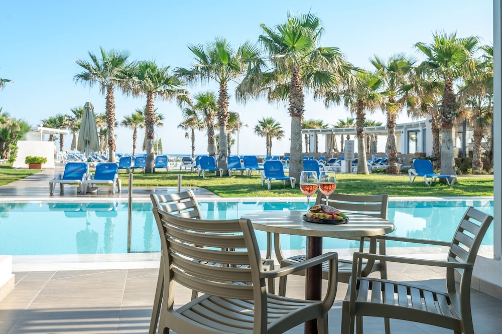 Suite, Pool Access, Sea View photo 3