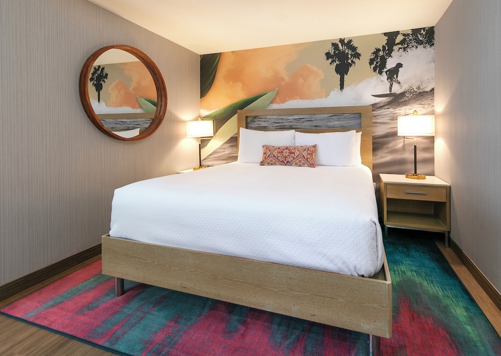 Premium Suite, 1 King Bed, Lanai, Pool View - Photo 3