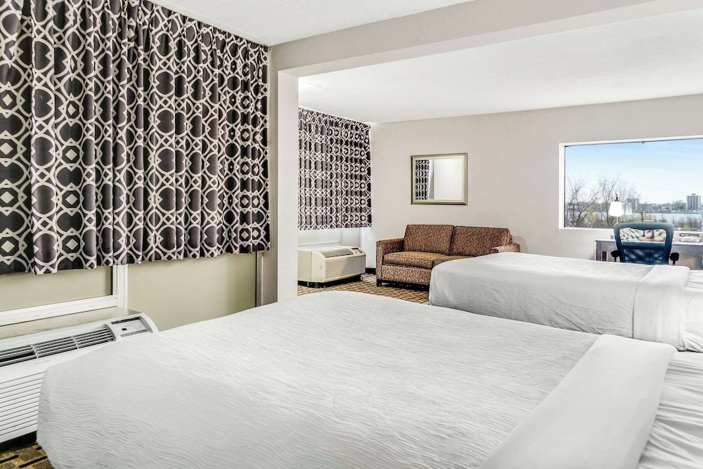 Suite, 2 Double Beds, Non Smoking photo 1