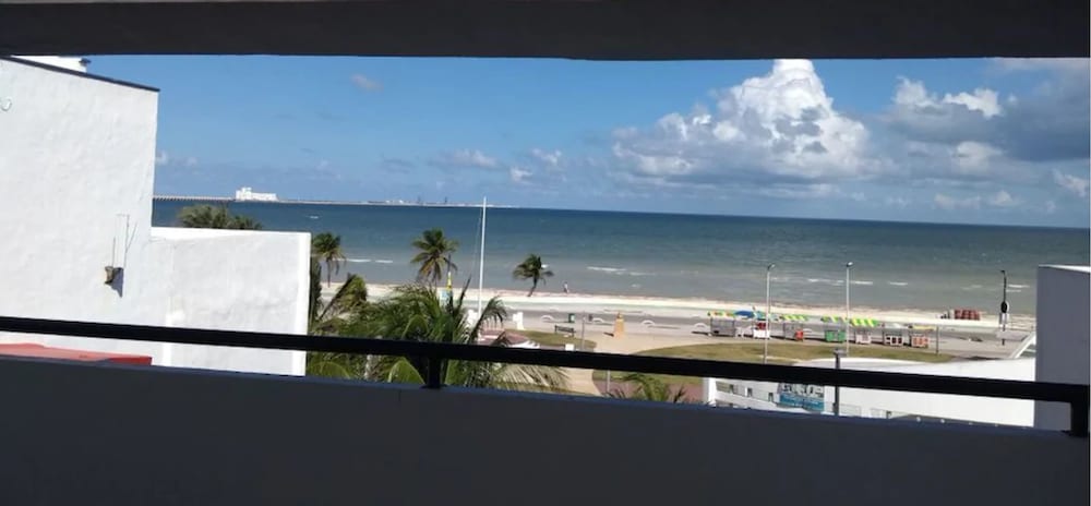 Junior Suite, 1 King Bed, Kitchenette, City View, photo 6