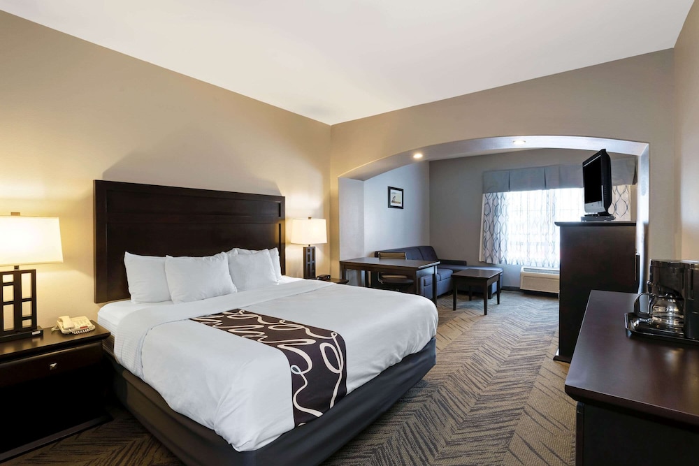 Deluxe Room, 1 King Bed, Non Smoking - Photo 1