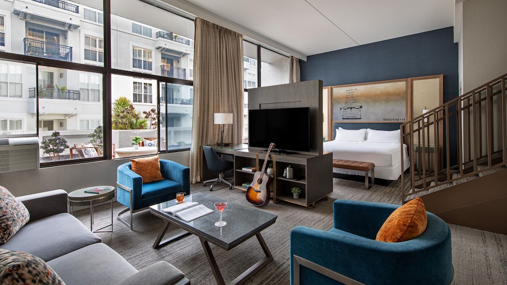 Junior Suite, 1 Bedroom - Photo 2