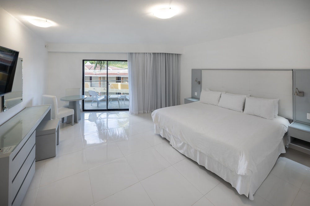 Superior Garden, 1 King Bed, Non-Smoking photo 2